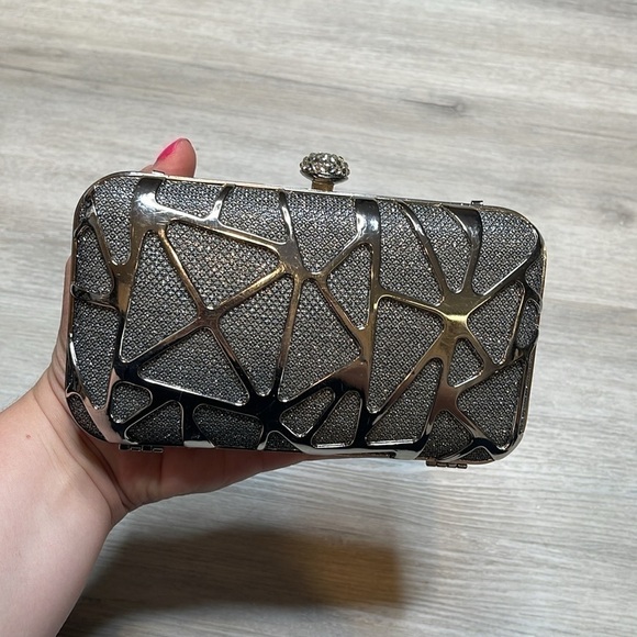 Fawzia Glitzy Abstract Rhinestone Clasp Box Evening Clutch - Picture 4 of 6